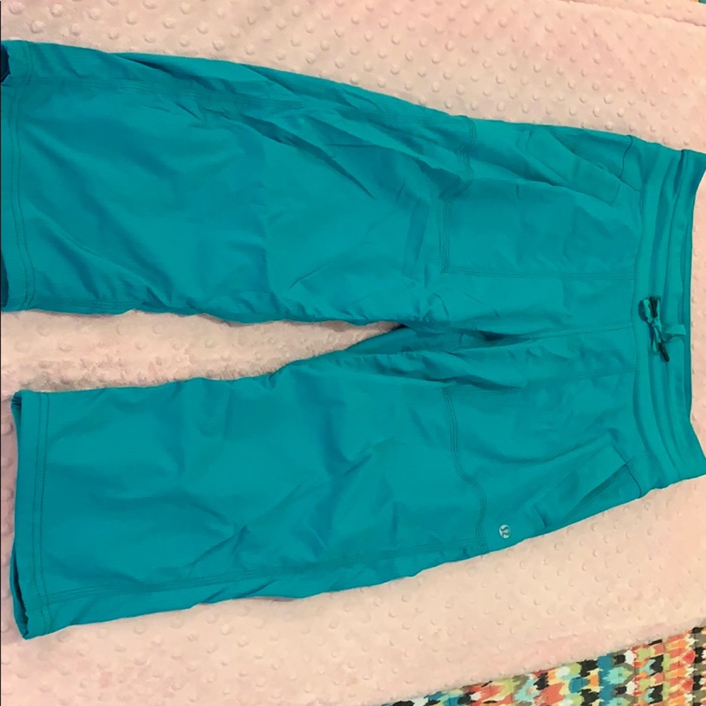 Lululemon Capri dance studio pants aqua 4